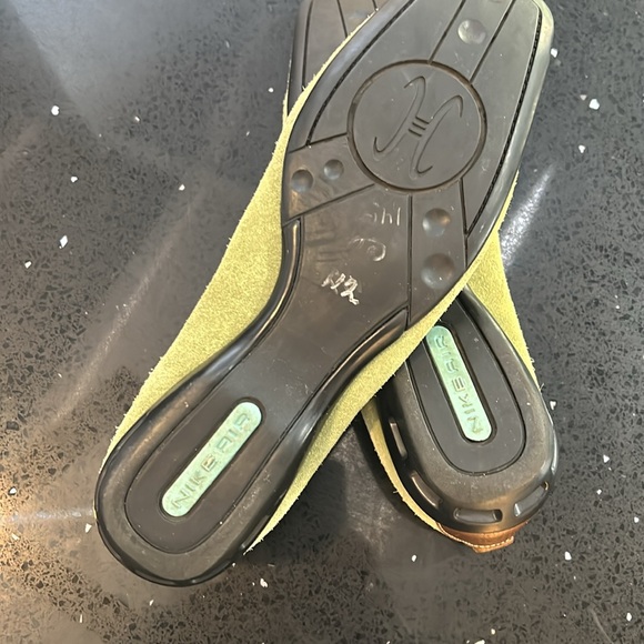 EUC Cole Hann Flats - Picture 5 of 10